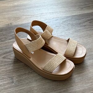 Soda women’s Tan Platform Sandals